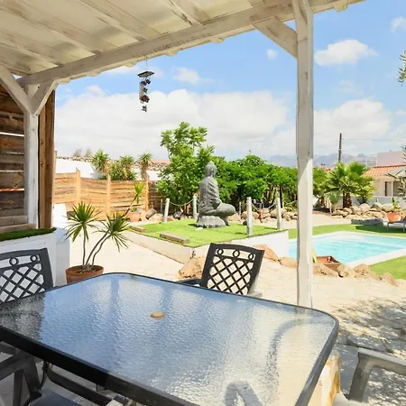 7 Moons C Peace And Pool Сasa de vacaciones